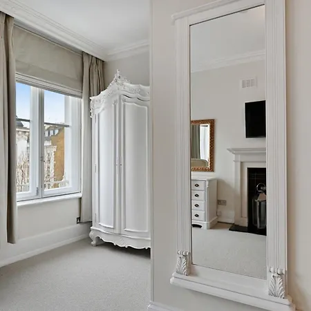 Beautiful 2 King Size Beds 2 Bath- Sleeps 5 In Earls Court *