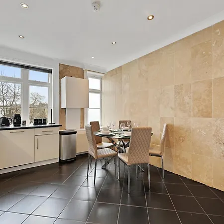 Beautiful 2 King Size Beds 2 Bath- Sleeps 5 In Earls Court * London
