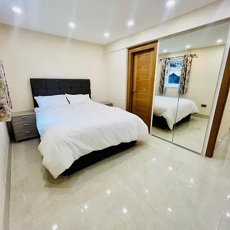 Apartment 2 Bedroom Flat Or Near Heathrow With Garden Uxbridge