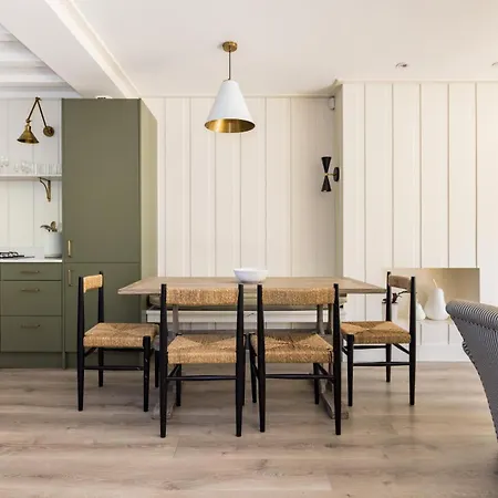 Battersea Set - 3 Bedroom With Garden Apartment