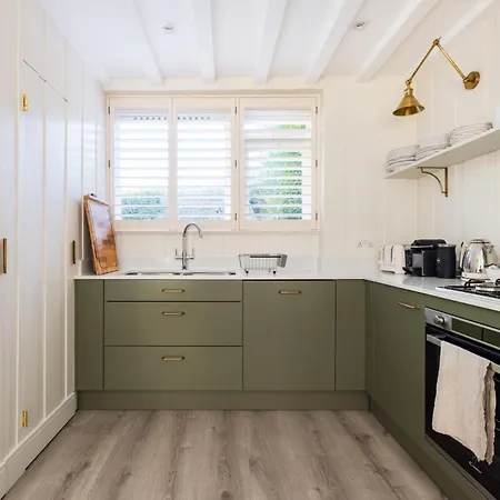 Battersea Set - 3 Bedroom With Garden Apartment London