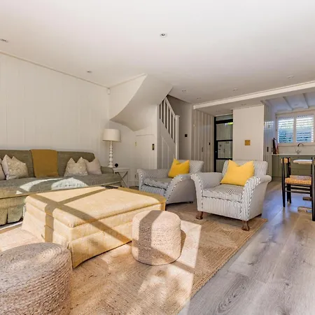 Apartment Battersea Set - 3 Bedroom With Garden