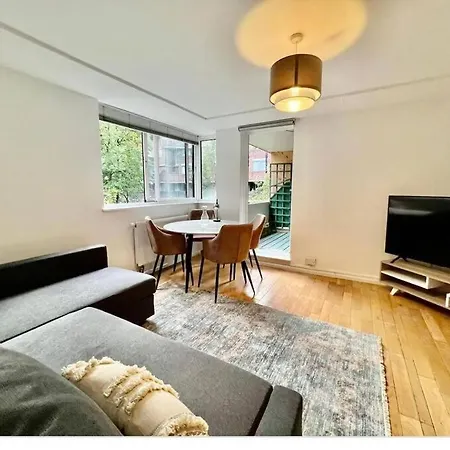 Cosy Westbourne Park * London