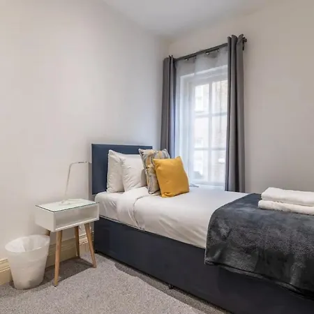 Luxury 2 Bedroom House Near Mayfair - Entire
