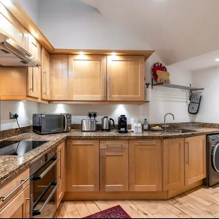 Luxury 2 Bedroom House Near Mayfair - Entire *