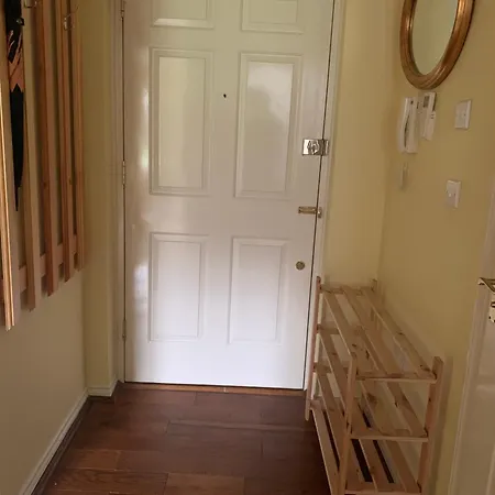 Peaceful Garden View Apt. Close To * Londra
