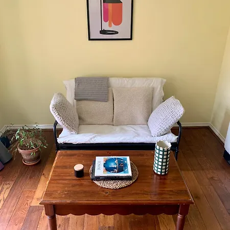 Peaceful Garden View Apt. Close To * London