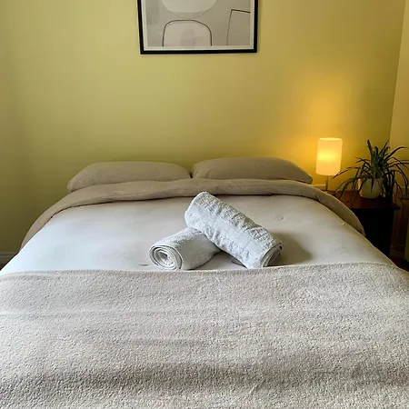 Peaceful Garden View Apt. Close To Apartment London