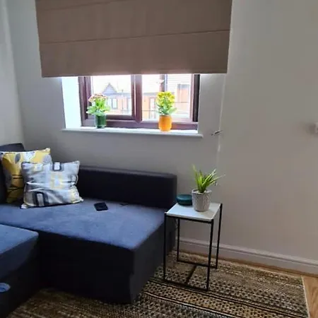 Lovely 2 Bedroom Flat With Free Parking *