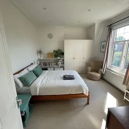 Beautiful 3 Bed In Leafy Hampstead London