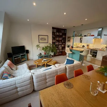 Beautiful 3 Bed In Leafy Hampstead London