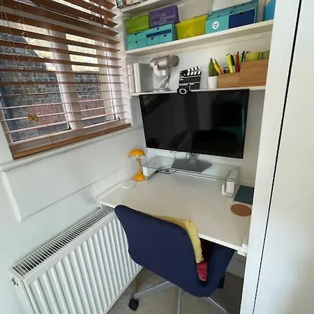 Beautiful 3 Bed In Leafy Hampstead Apartment *