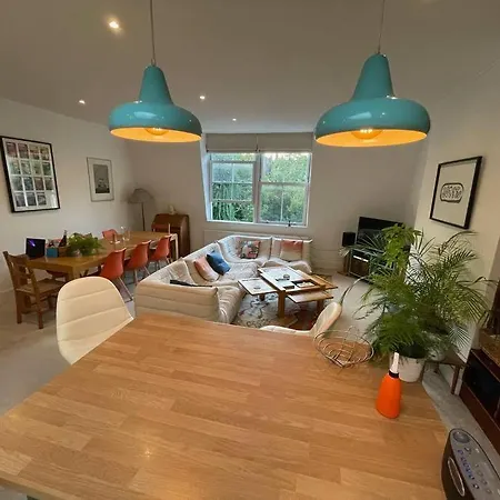 Beautiful 3 Bed In Leafy Hampstead