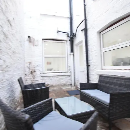Apartment Superb Garden London