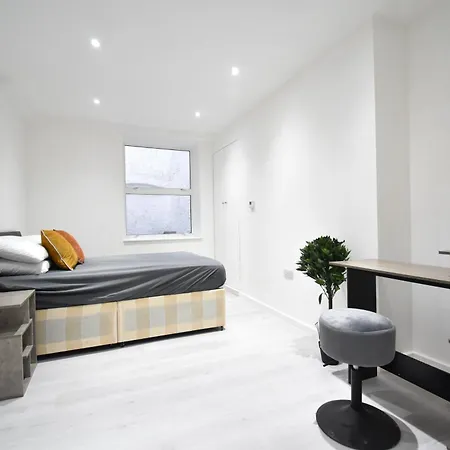 Superb Garden Apartment *