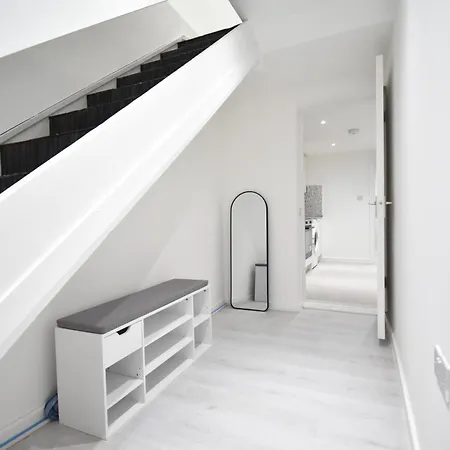 Superb Garden Apartment London
