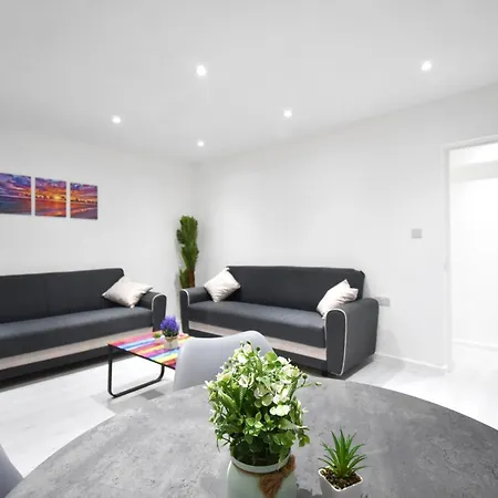 Superb Garden Apartment