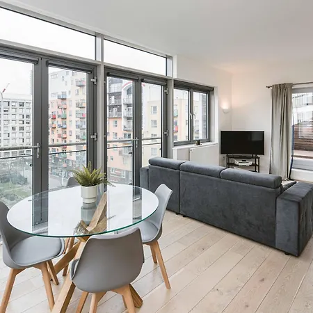 Beautiful Penthouse With Private Terrace In Greenwich Peninsula *