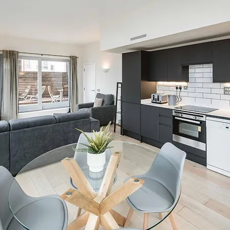 Beautiful Penthouse With Private Terrace In Greenwich Peninsula London