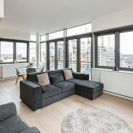 Beautiful Penthouse With Private Terrace In Greenwich Peninsula Apartment *