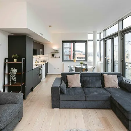 Beautiful Penthouse With Private Terrace In Greenwich Peninsula Apartment London