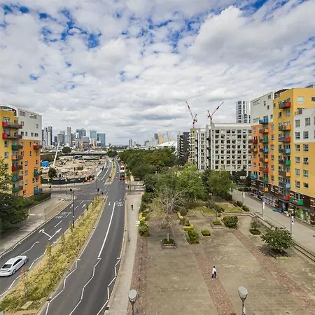 Beautiful Penthouse With Private Terrace In Greenwich Peninsula Apartment