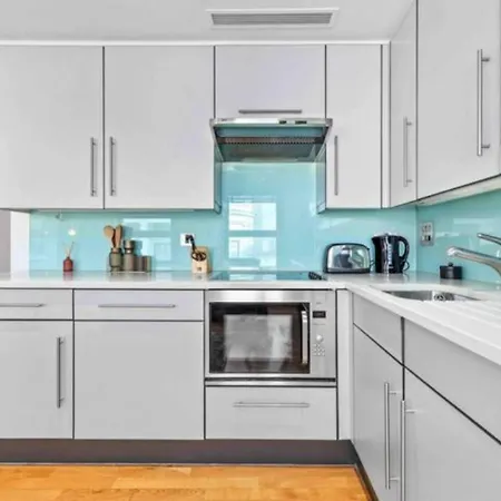 Apartment Sleep 4 In St Piccadilly Hy10 *