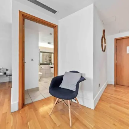 Apartment Sleep 4 In St Piccadilly Hy10