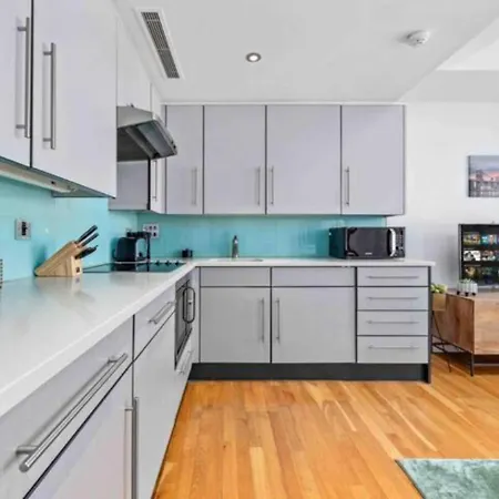 Apartment Sleep 4 In St Piccadilly Hy10