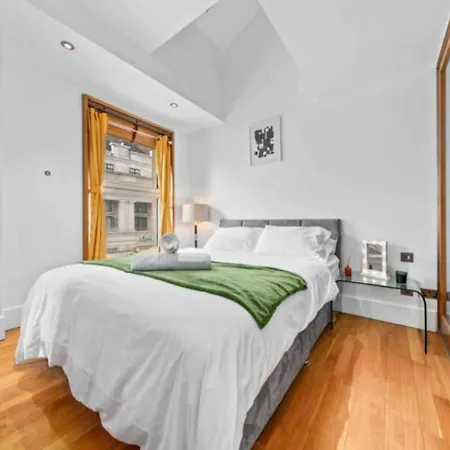 Sleep 4 In St Piccadilly Hy10 London