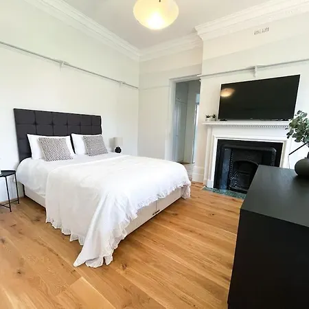 Centrally Located Flat Sleeps 4 Ealing