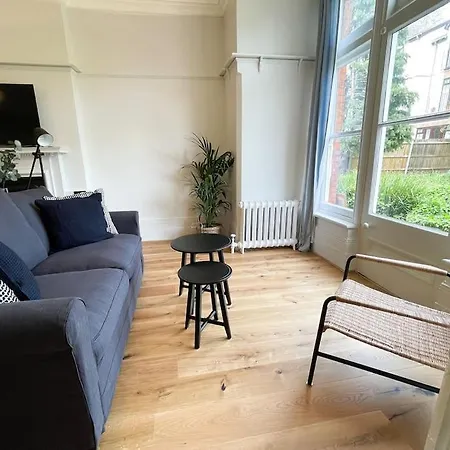 Centrally Located Flat Sleeps 4