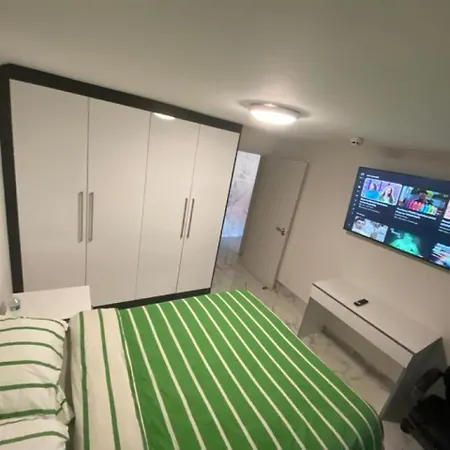 The Royal Boutique Piccadilly By London Sleep 6 * Hayes (Greater London)