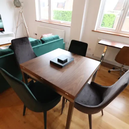 Garland Lovely Apartment, St John's Wood