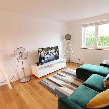 Garland Lovely Apartment, St John's Wood * London