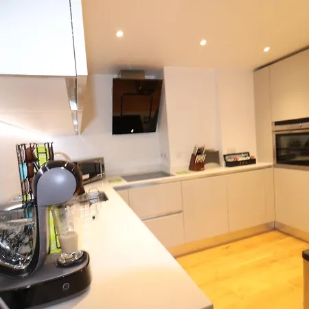 Garland Lovely Apartment, St John's Wood London