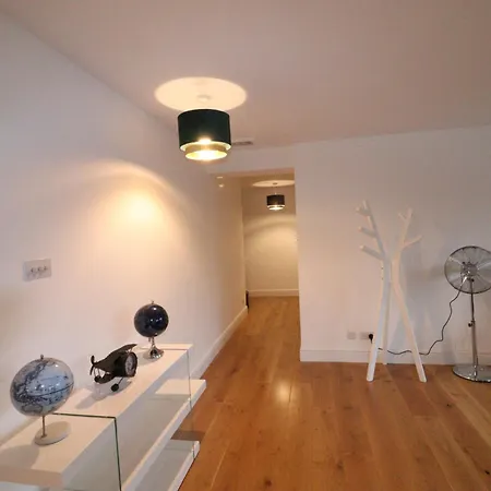 Garland Lovely Apartment, St John's Wood Apartment