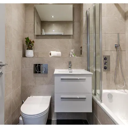 Simply Perfect 2br 2bt Apartment London