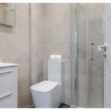 Apartment Simply Perfect 2br 2bt London