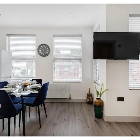 Simply Perfect 2br 2bt * London