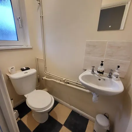 Apartment Garland Modern Spacious Flat,