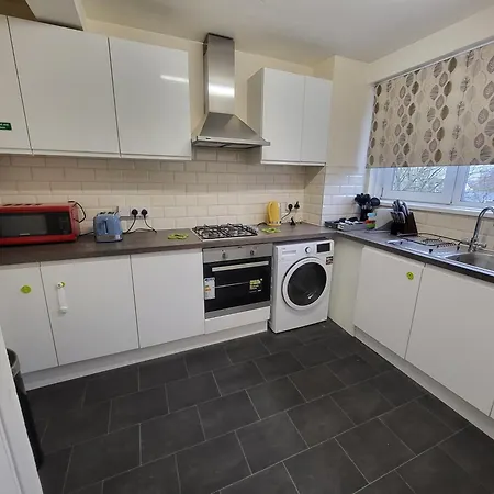 Apartment Garland Modern Spacious Flat,