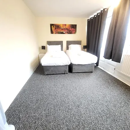 Garland Modern Spacious Flat, *
