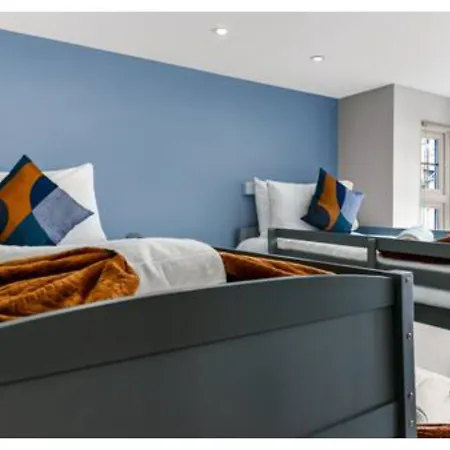 Three Bedroom - Perfect For Large Groups London