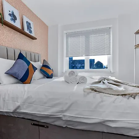 Charming And Modern 2 Bedroom Flat Apartment