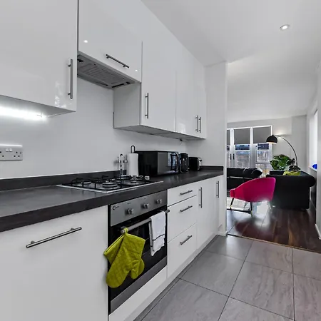 Charming And Modern 2 Bedroom Flat Apartment