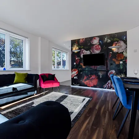 Charming And Modern 2 Bedroom Flat Apartment *