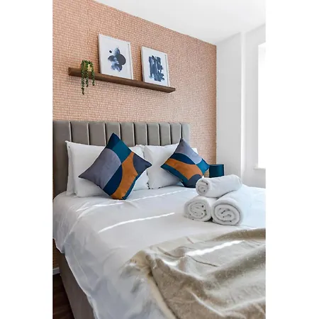 Apartment Charming And Modern 2 Bedroom Flat *