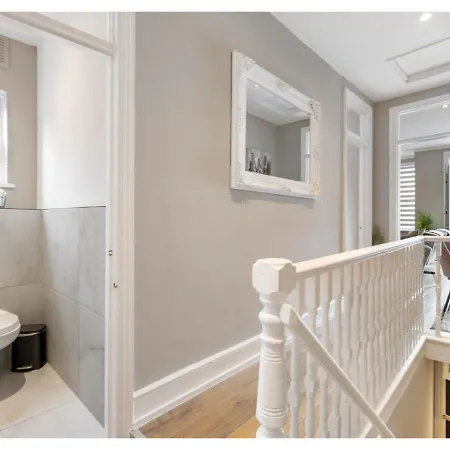 Chic & Radiant Retreat In Harringay Ladder * London