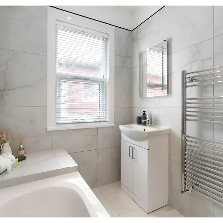 Apartment Chic & Radiant Retreat In Harringay Ladder *